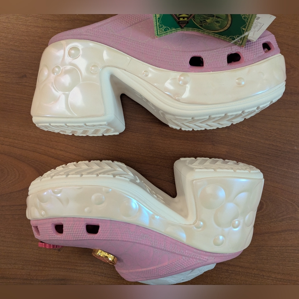 Crocs Wicked Glinda Siren Clogs